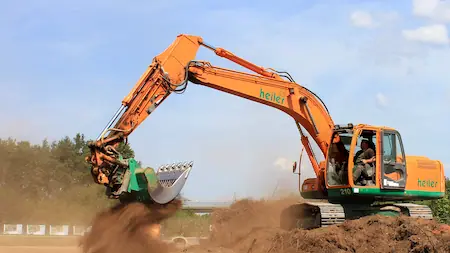 Tiefbau Erdarbeiten Sportplatz